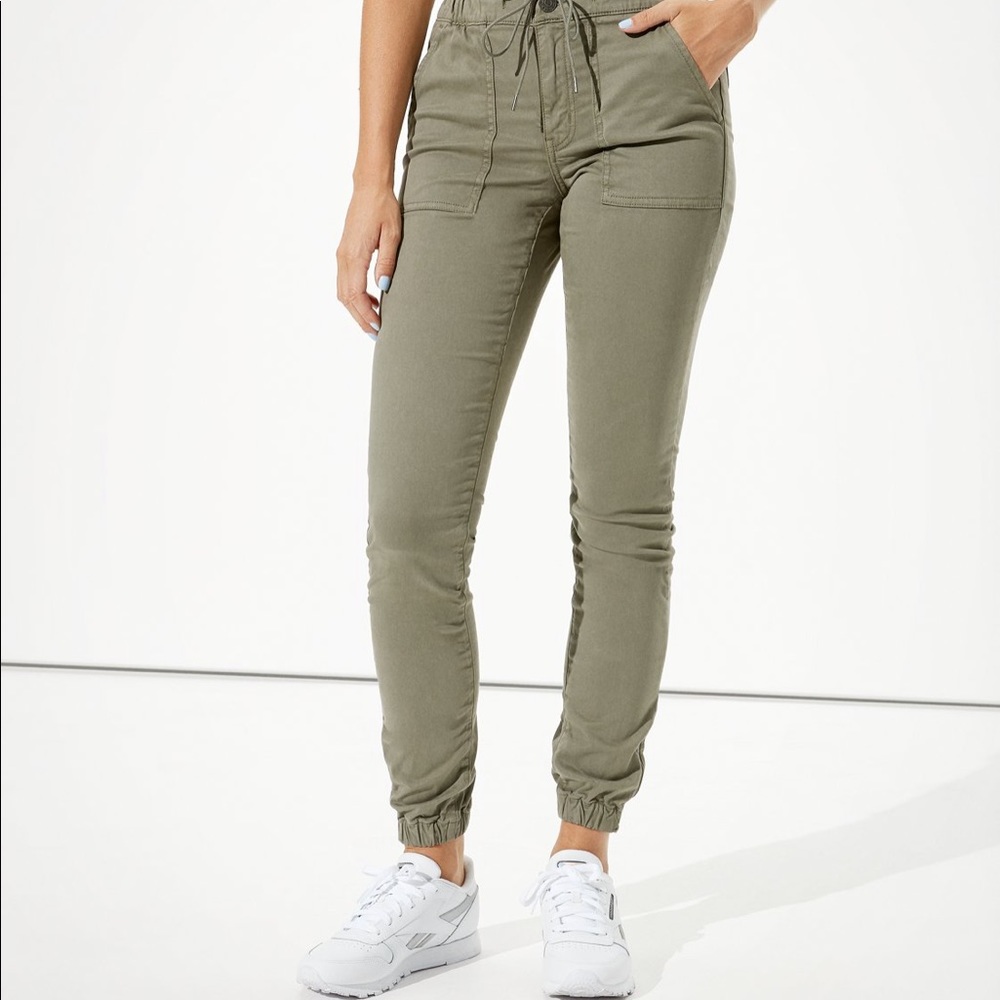 ISO American Eagle Joggers in size 6 long